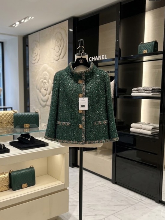 CHANEL Jackets & Blazers - CHANEL  VINTAGE PARIS BYZANCE   GREEN  GOLD JACKET  GRIPOIX BUTTONS. FR 48